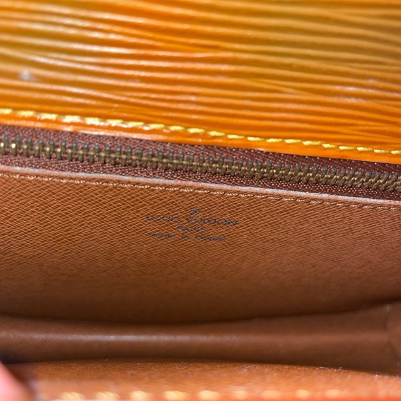 Louis Vuitton Dragonne EPI - Picture 5 of 11